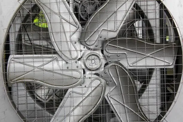 مقاسات مراوح الشفط واستخداماتها المنزلية والصناعية 4 استخدامات مروحة شفط 50x50 في المستودعات والورش