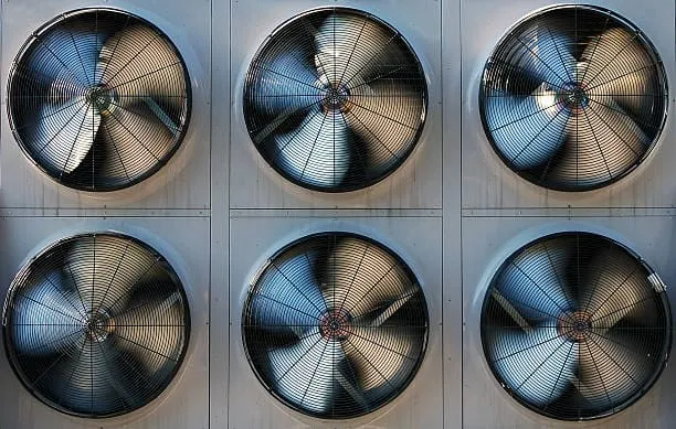 دليل اختيار مروحة شفط حديد: معايير التحمل والكفاءة التشغيلية