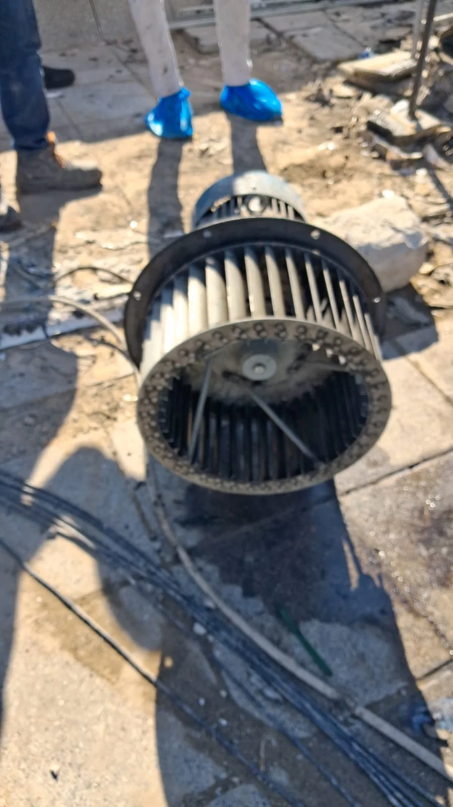 صيانة وقائية وتنظيف مروحة شفط مطعم مشويات في الكويت (2)