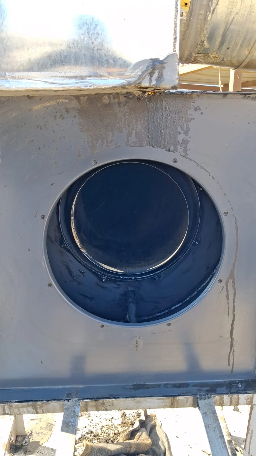 صيانة وقائية وتنظيف مروحة شفط مطعم مشويات في الكويت (3)