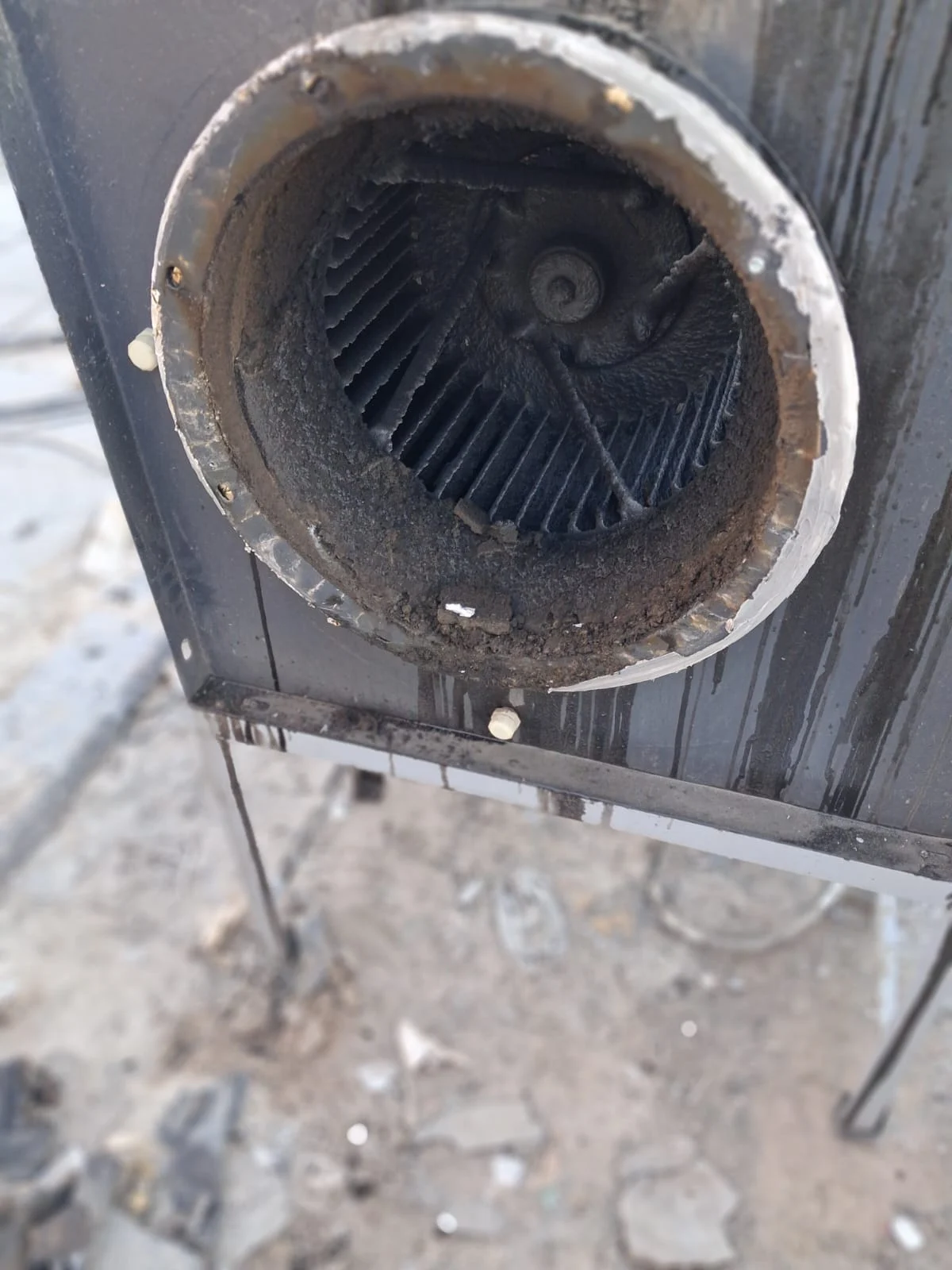 صيانة وقائية وتنظيف مروحة شفط مطعم مشويات في الكويت (4)