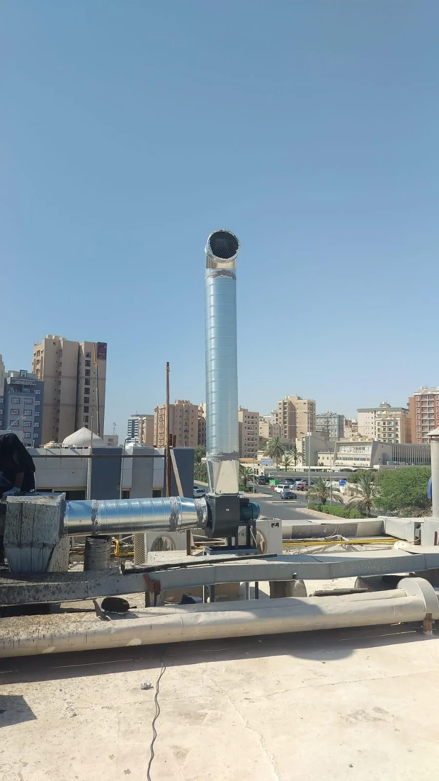 فحص موقعي وتشخيص عطل نظام التهوية وتركيب مروحة ALPA CEF-N لمطعم في الكويت (2)