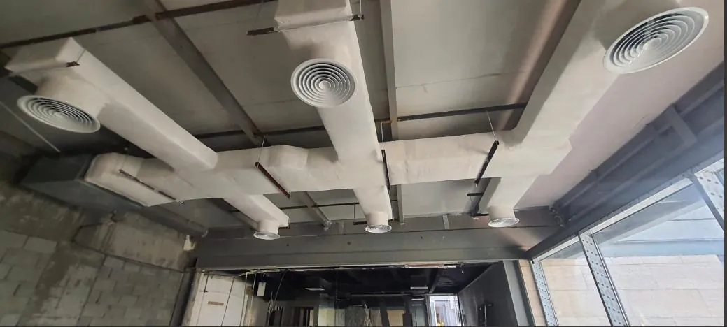 Insulated Circular HVAC Ductwork for a Commercial Tower Office – Kuwait — تركيب دكت تكييف دائري معزول لمكتب في برج تجاري – الكويت