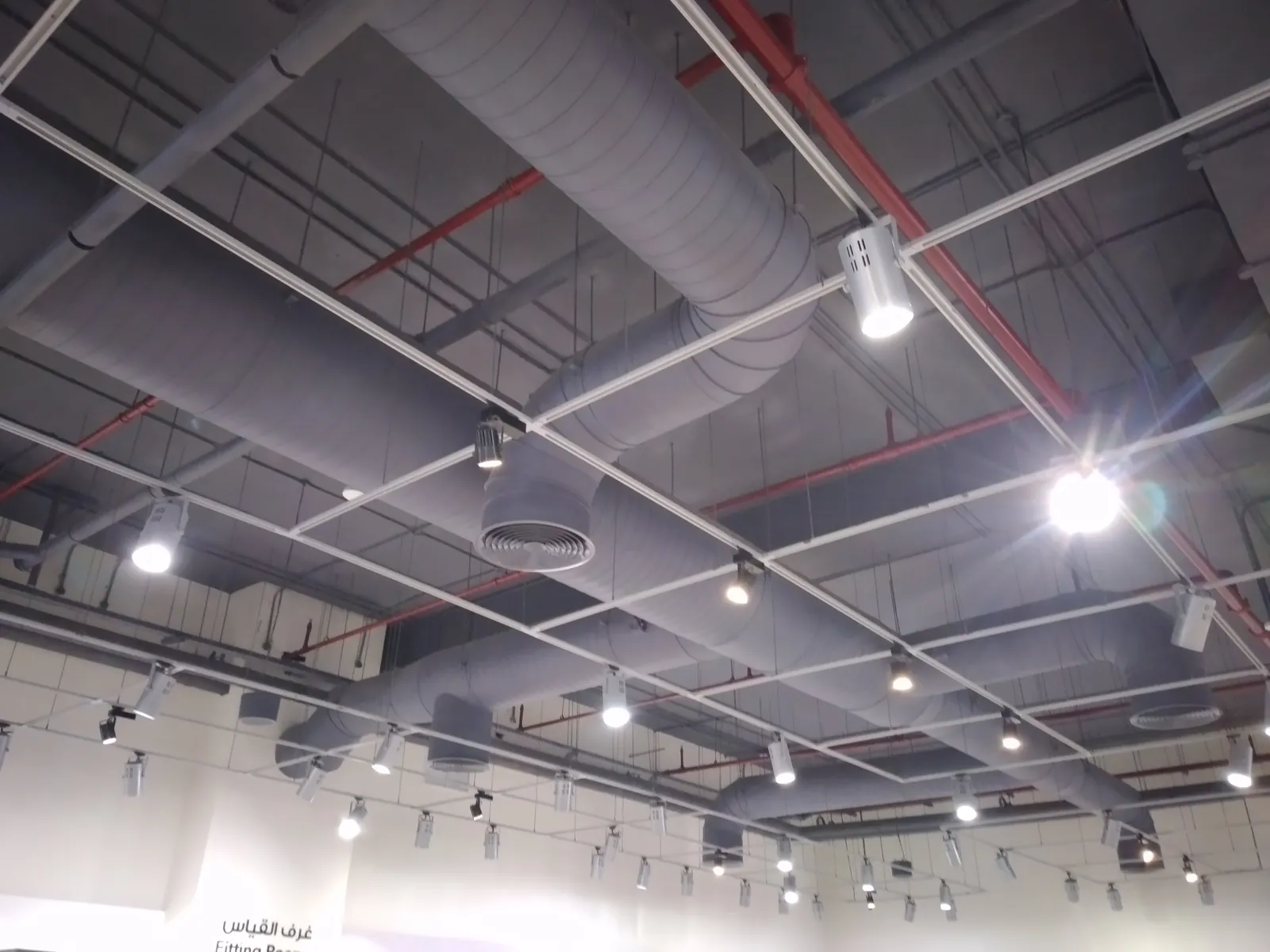 Large Circular HVAC Ductwork for a Fashion Retail Complex – Kuwait — تركيب شبكة دكت تكييف دائري لمجمع أزياء تجاري – الكويت