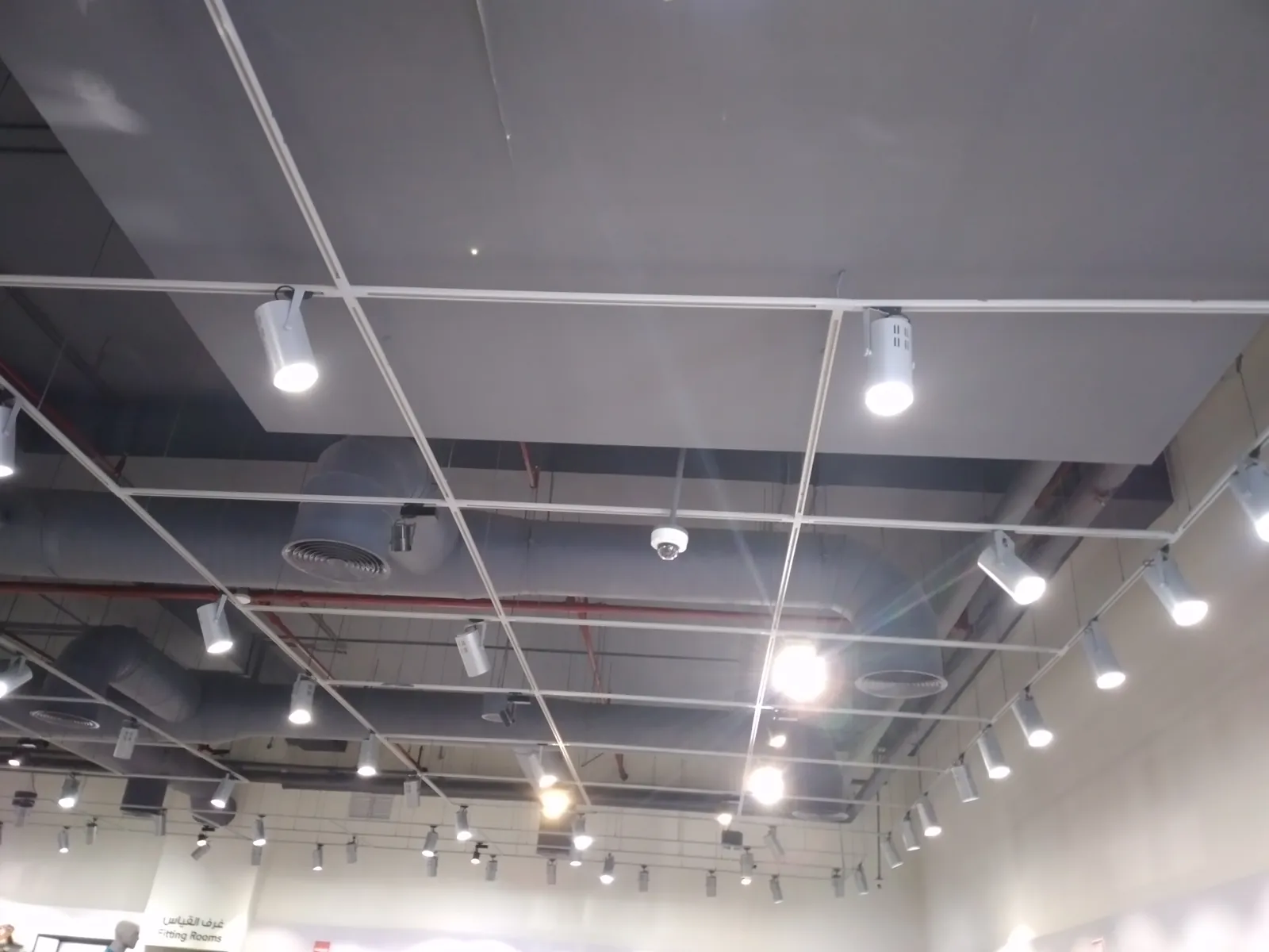Large Circular HVAC Ductwork for a Fashion Retail Complex – Kuwait — تركيب شبكة دكت تكييف دائري لمجمع أزياء تجاري – الكويت