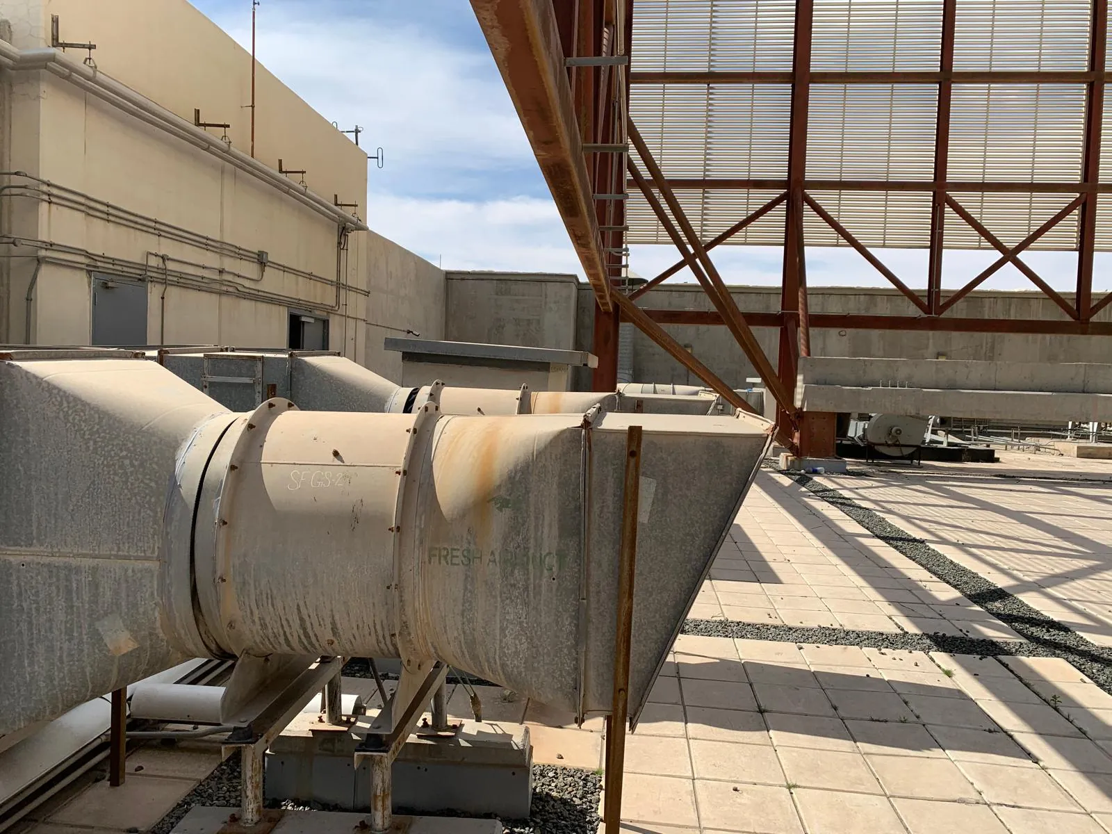 Kitchen Hood & Ventilation System for a Restaurant at The Avenues – Shuwaikh — تركيب شفاط مطبخ ومنظومة تهوية لمطعم في مجمع الأفنيوس – الشويخ