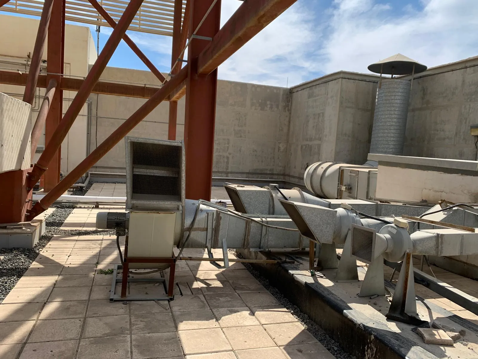 Kitchen Hood & Ventilation System for a Restaurant at The Avenues – Shuwaikh — تركيب شفاط مطبخ ومنظومة تهوية لمطعم في مجمع الأفنيوس – الشويخ