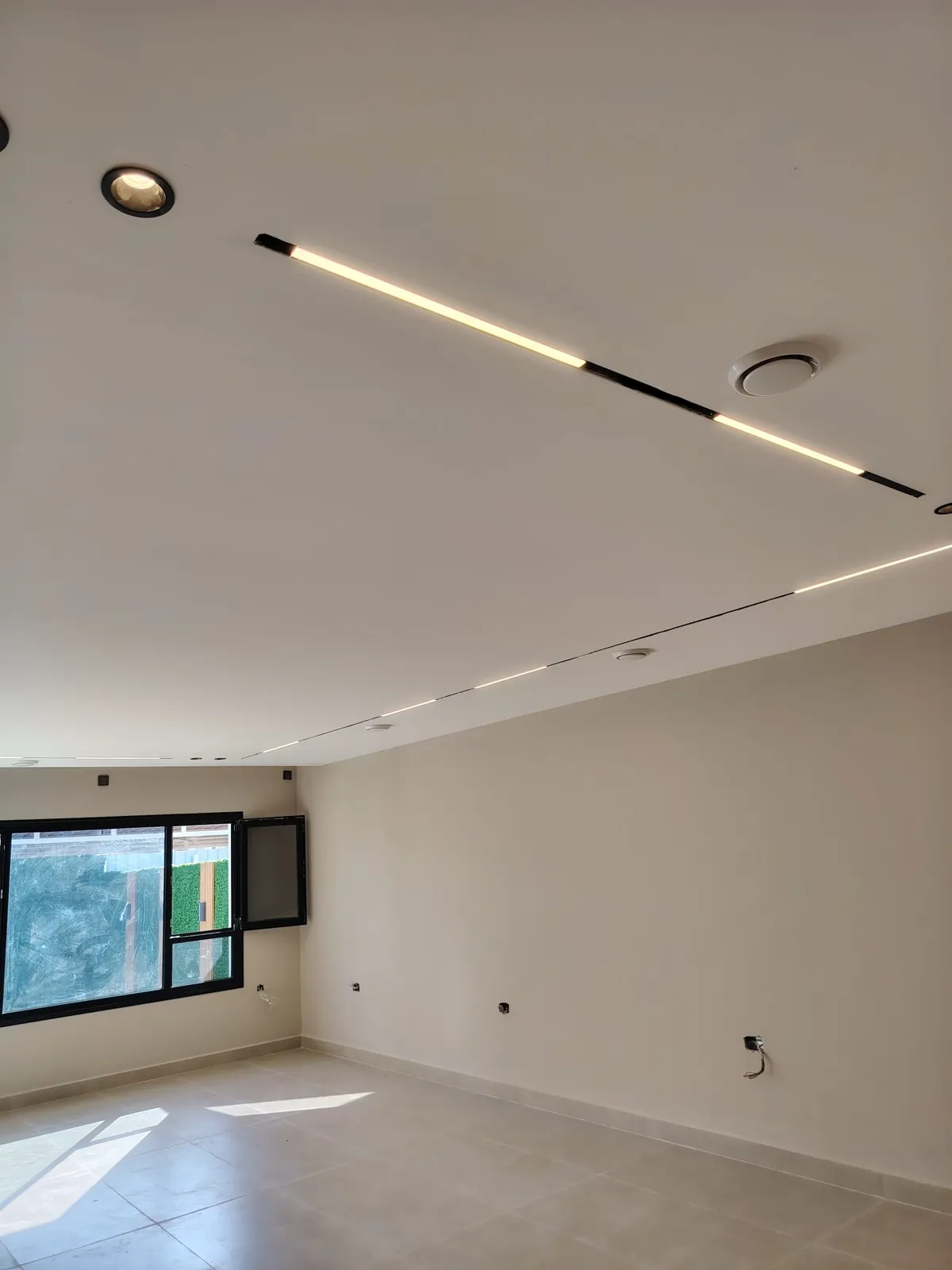 Residential Ventilation System with Ceiling Grilles & External Exhaust Duct – Kuwait — تركيب نظام تهوية منزلية بفتحات سقفية ومجرى تصريف خارجي – الكويت