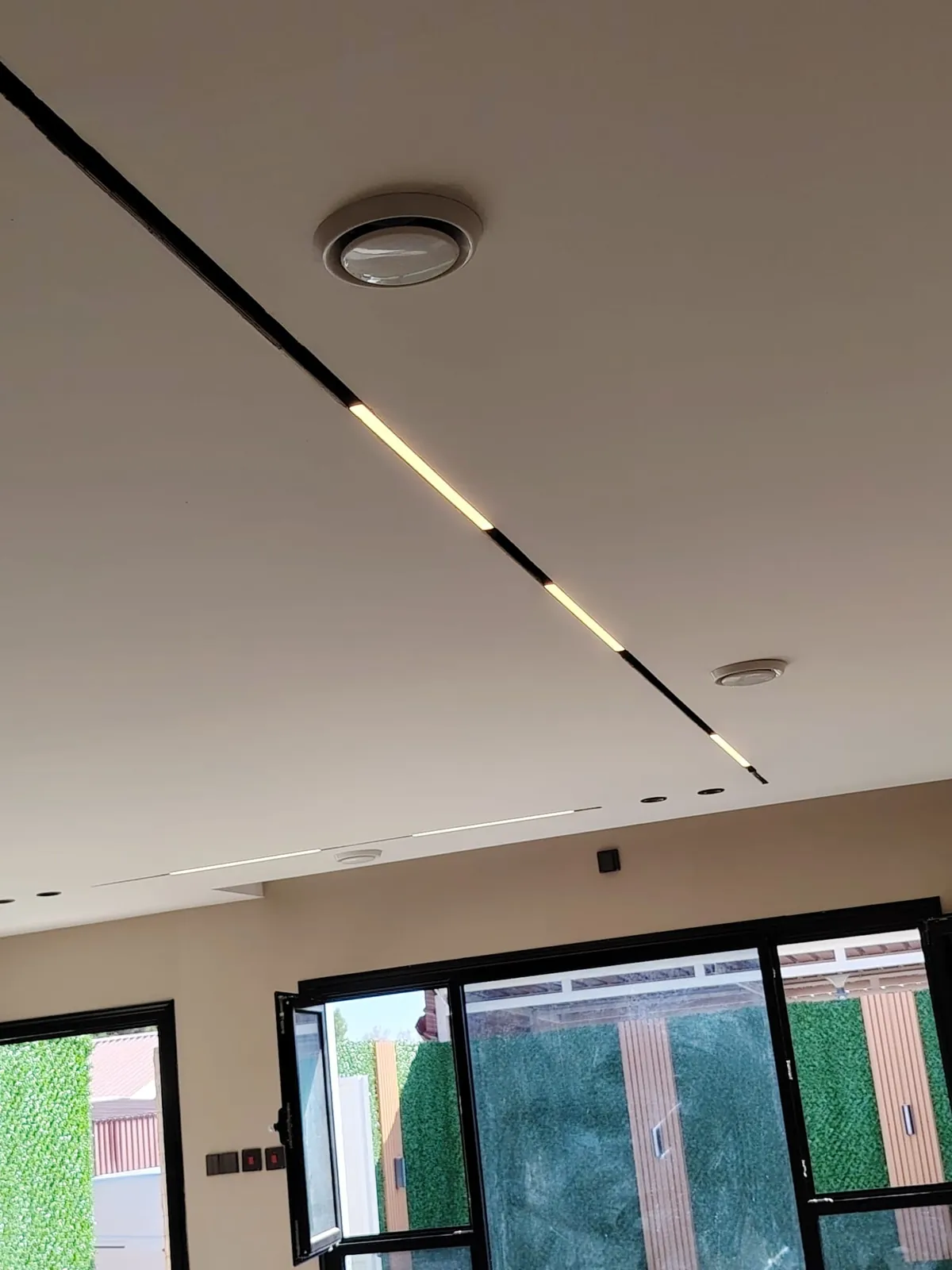 Residential Ventilation System with Ceiling Grilles & External Exhaust Duct – Kuwait — تركيب نظام تهوية منزلية بفتحات سقفية ومجرى تصريف خارجي – الكويت
