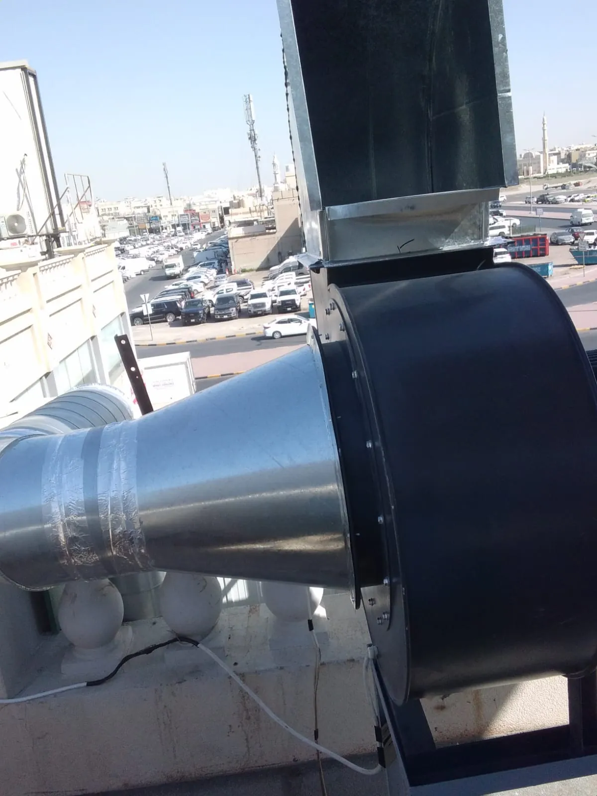 ALPA CEF-N Exhaust Fan Installation for Restaurant Ventilation – Kuwait — تركيب مروحة ALPA CEF-N لتهوية مطبخ مطعم تجاري – الكويت