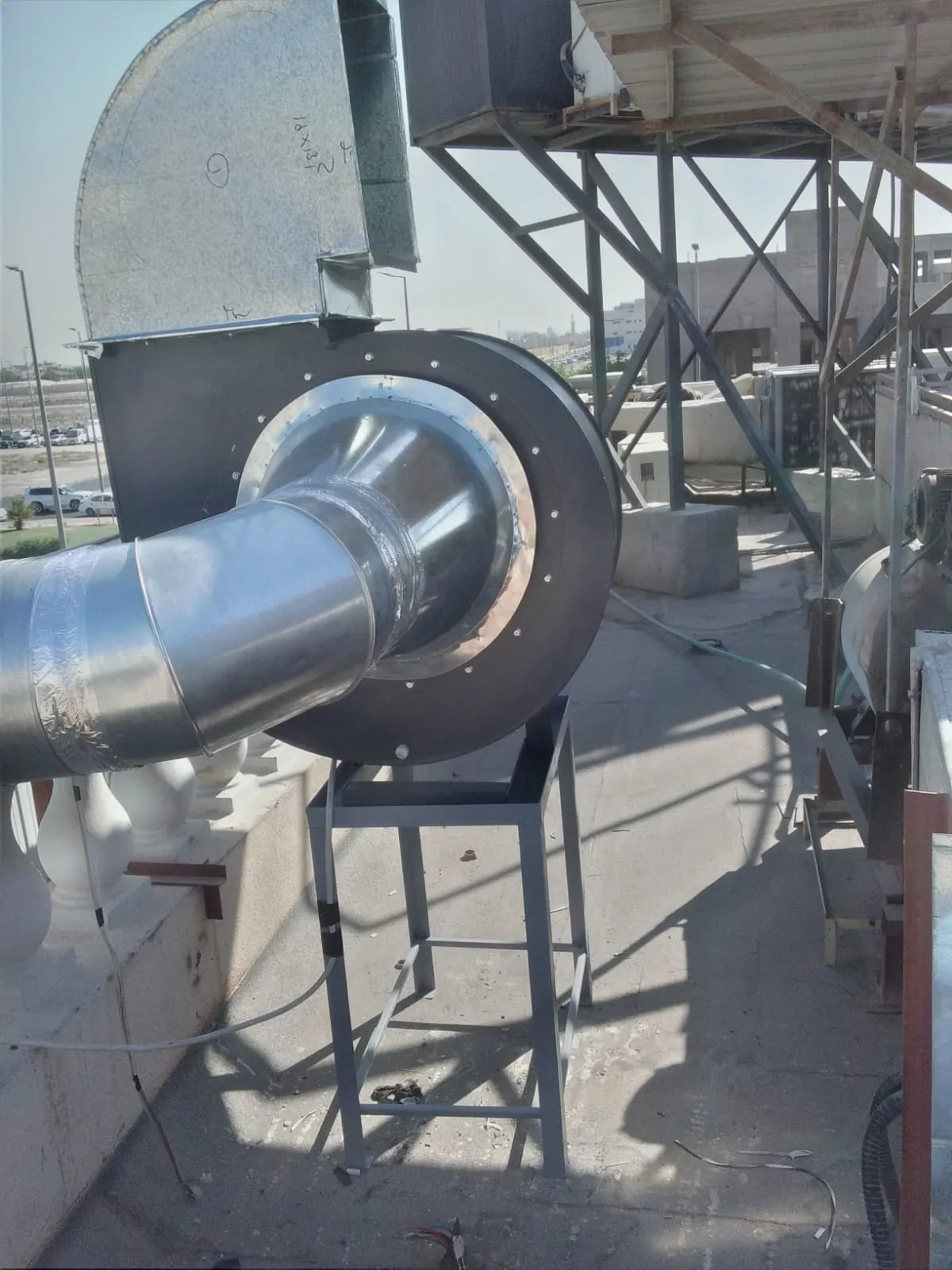 ALPA CEF-N Exhaust Fan Installation for Restaurant Ventilation – Kuwait — تركيب مروحة ALPA CEF-N لتهوية مطبخ مطعم تجاري – الكويت