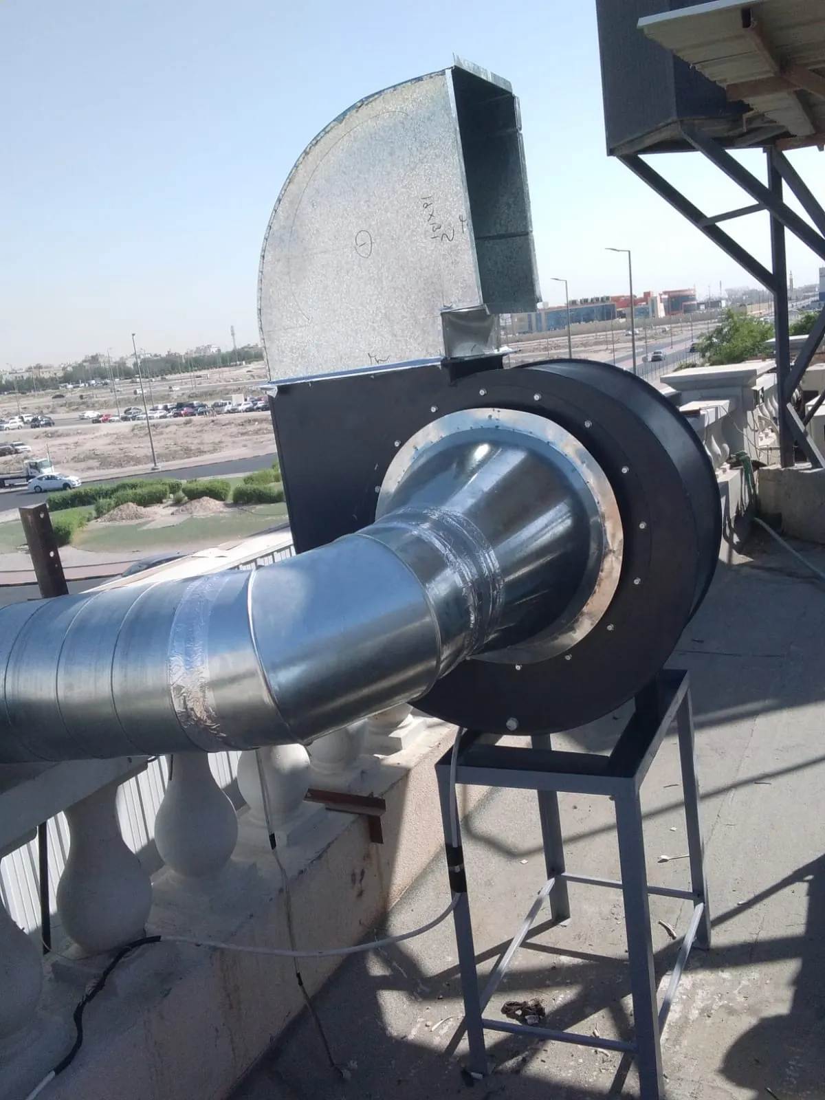 ALPA CEF-N Exhaust Fan Installation for Restaurant Ventilation – Kuwait — تركيب مروحة ALPA CEF-N لتهوية مطبخ مطعم تجاري – الكويت