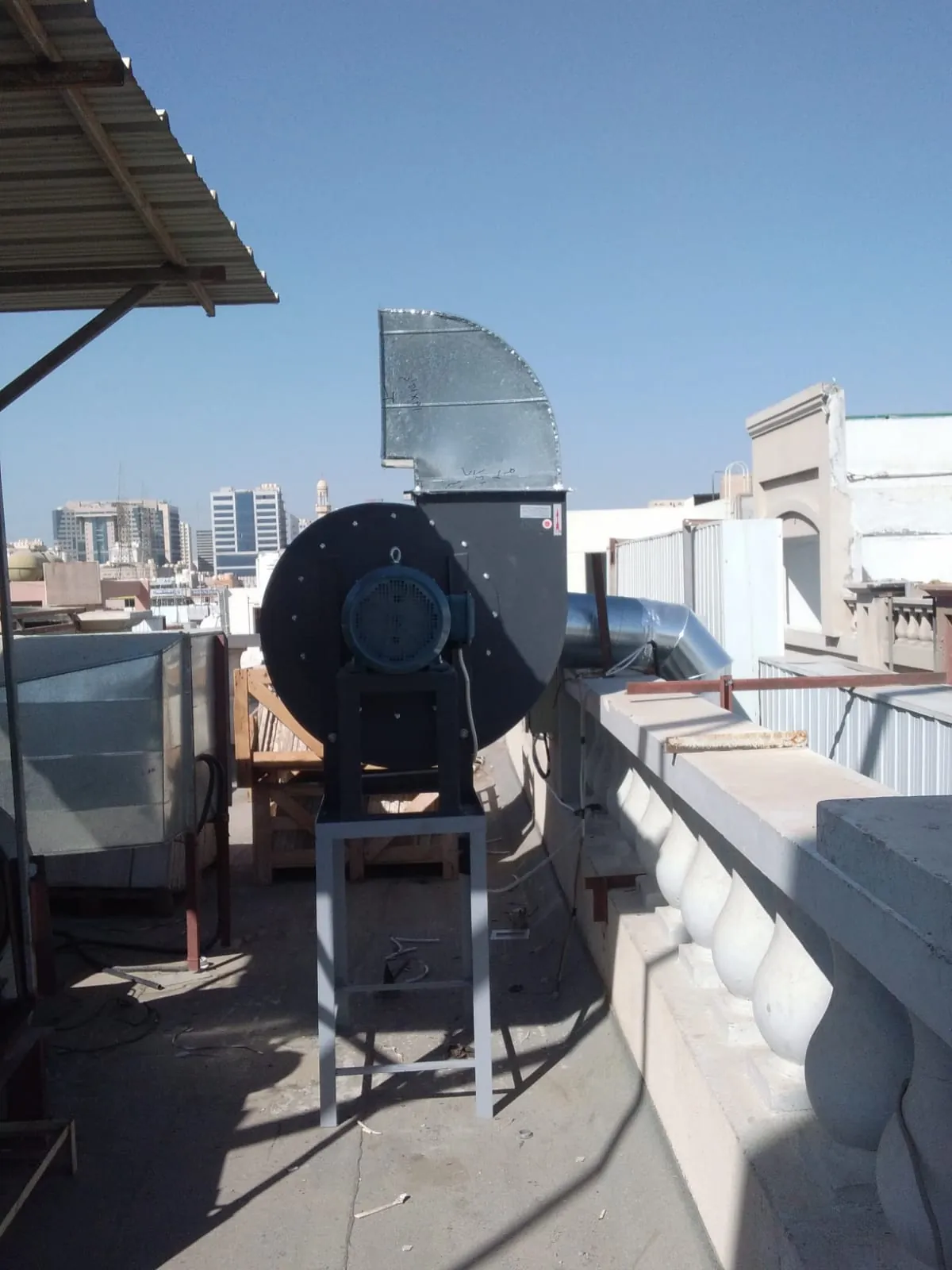 ALPA CEF-N Exhaust Fan Installation for Restaurant Ventilation – Kuwait — تركيب مروحة ALPA CEF-N لتهوية مطبخ مطعم تجاري – الكويت