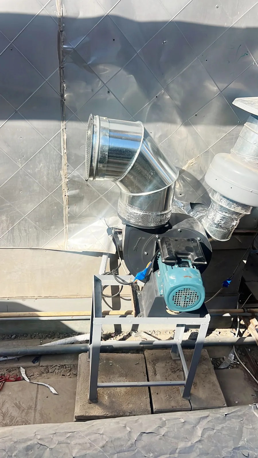 Restaurant Ventilation Fan Replacement & Exhaust Upgrade – Capital Area — استبدال مروحة تهوية وتطوير نظام شفط مطعم في مجمع تجاري – العاصمة